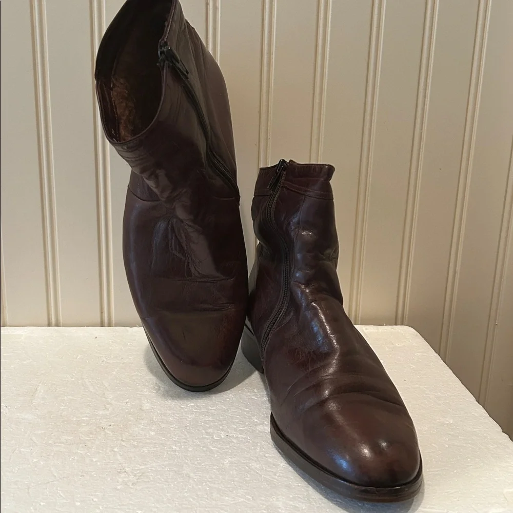 Bally fine Italian Leather ZipUp faux fur lined Ankle Boots men’s size 9 brown